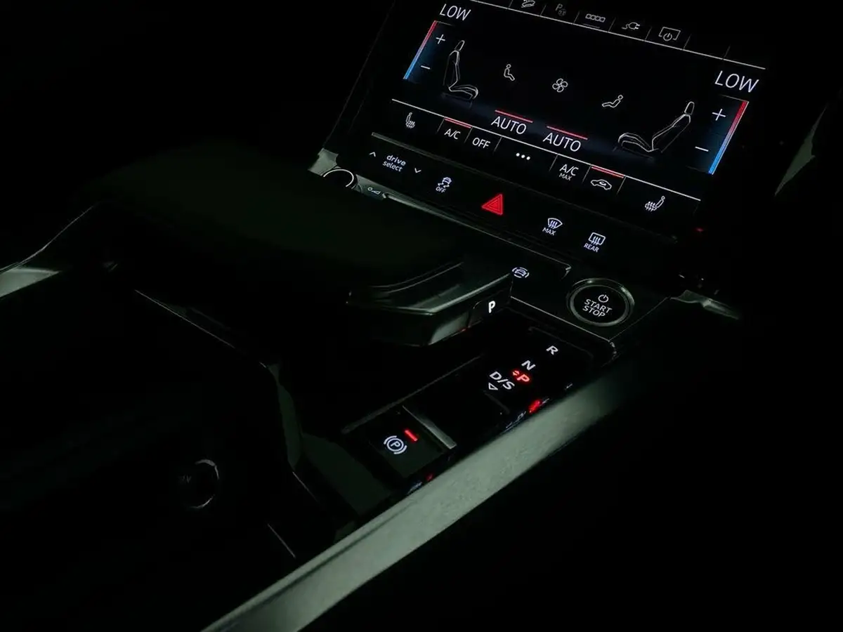 2022-audi-e-tron-55e-technik-station-wagon-big-20