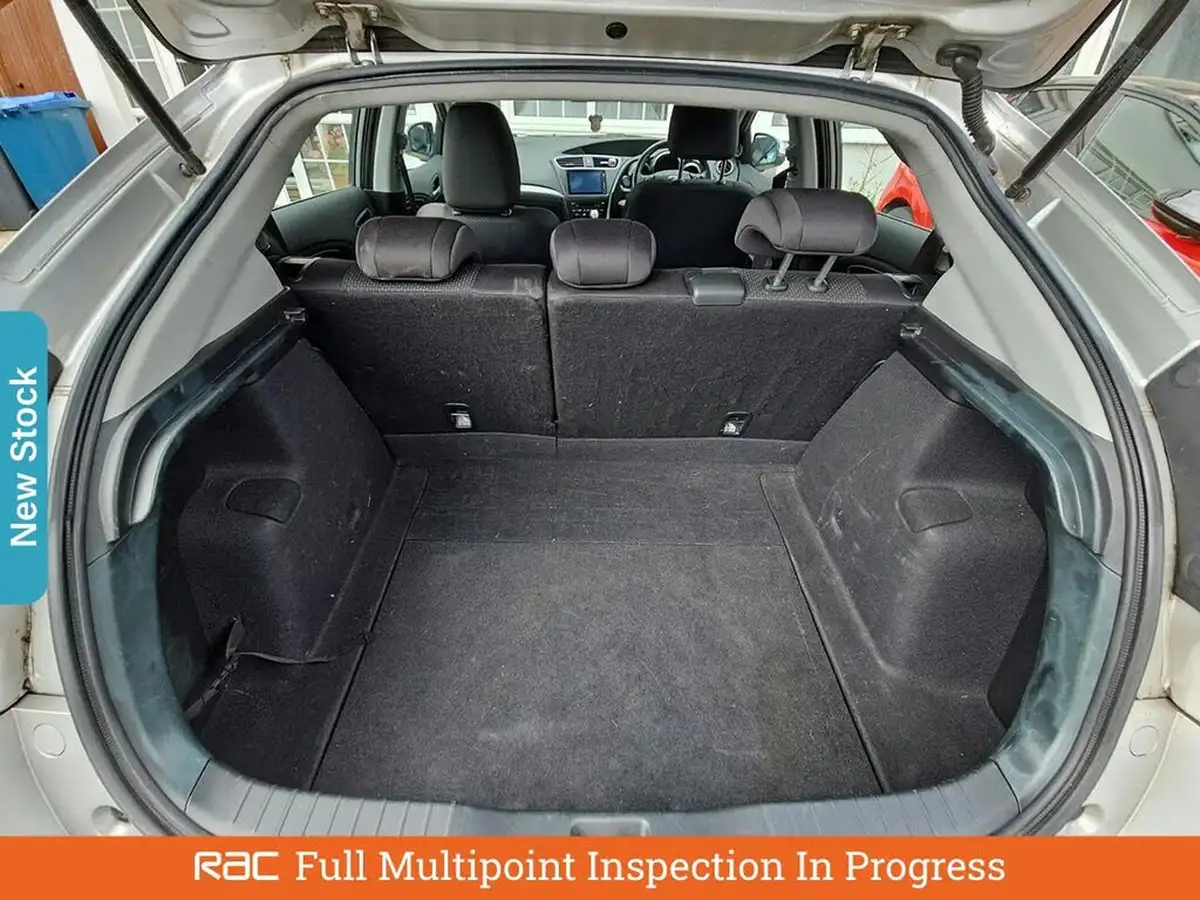 2016-honda-civic-16-i-dtec-se-plus-navi-hatchback-big-5