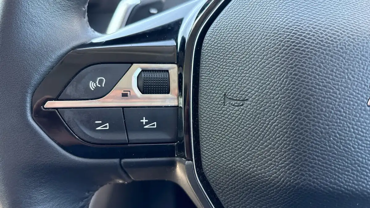 2023-peugeot-208-12-puretech-active-premium-100ps-eat8-big-22
