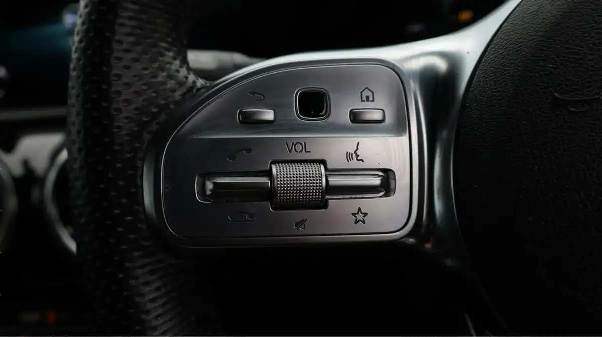 2020-mercedes-benz-cla-13-cla-200-amg-line-coupe-4d-7g-dct-big-24