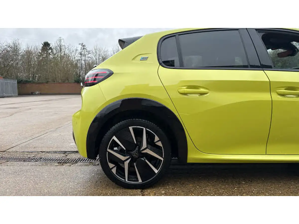 2024-peugeot-208-e-gt-156ps-51kwh-big-6