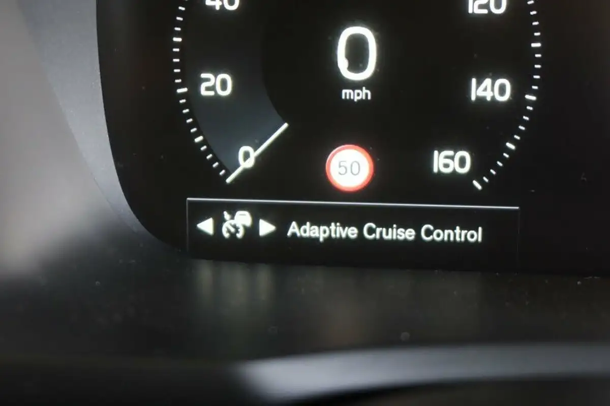2021-volvo-xc90-20td-b5-momentum-big-25