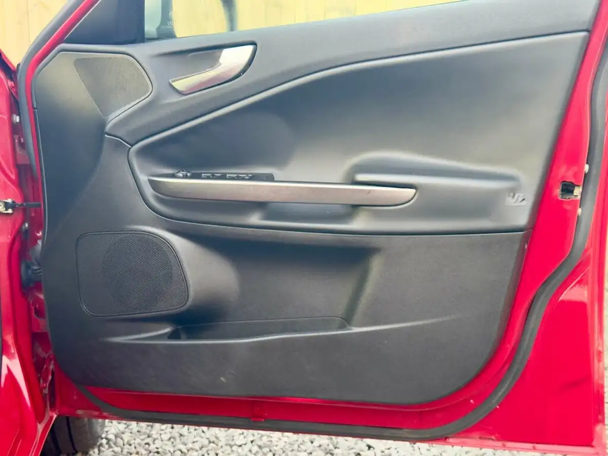 2013-alfa-romeo-giulietta-14-collezione-120bhp-big-53