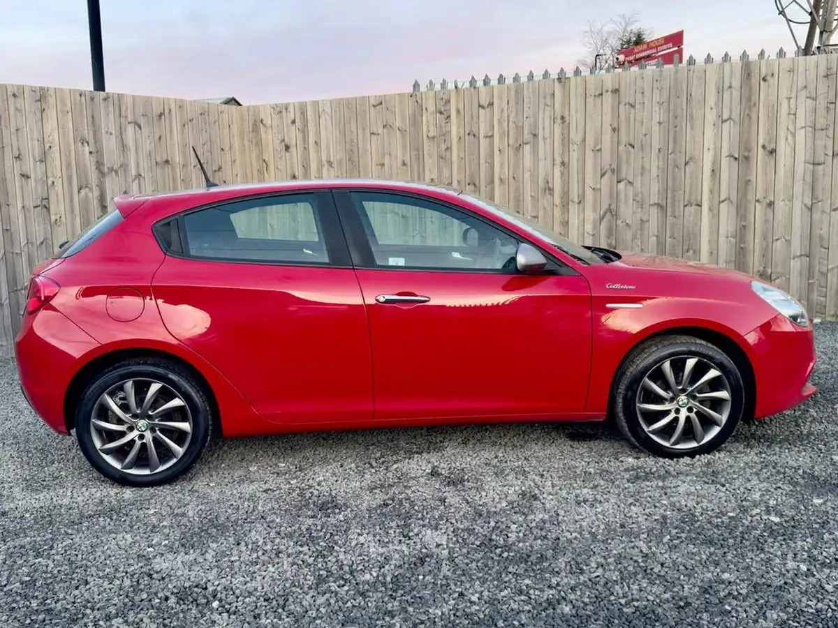 2013-alfa-romeo-giulietta-14-collezione-120bhp-big-1