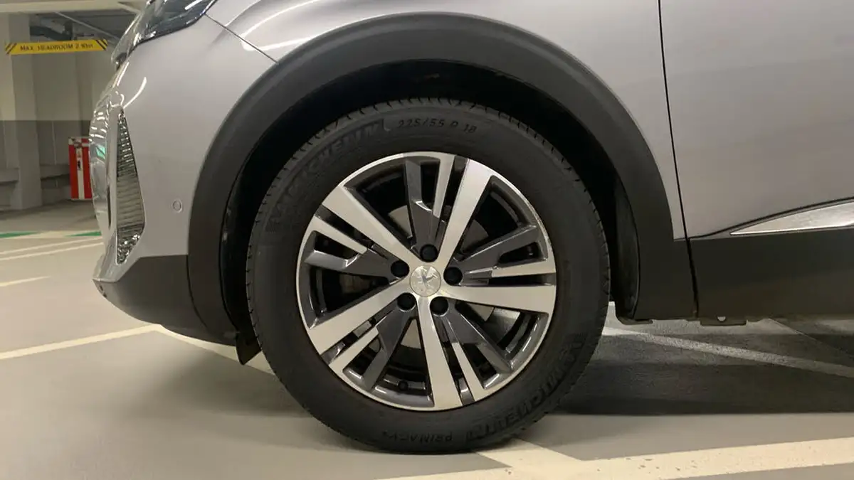 2021-peugeot-5008-suv-12-puretech-allure-premium-eat8-big-13