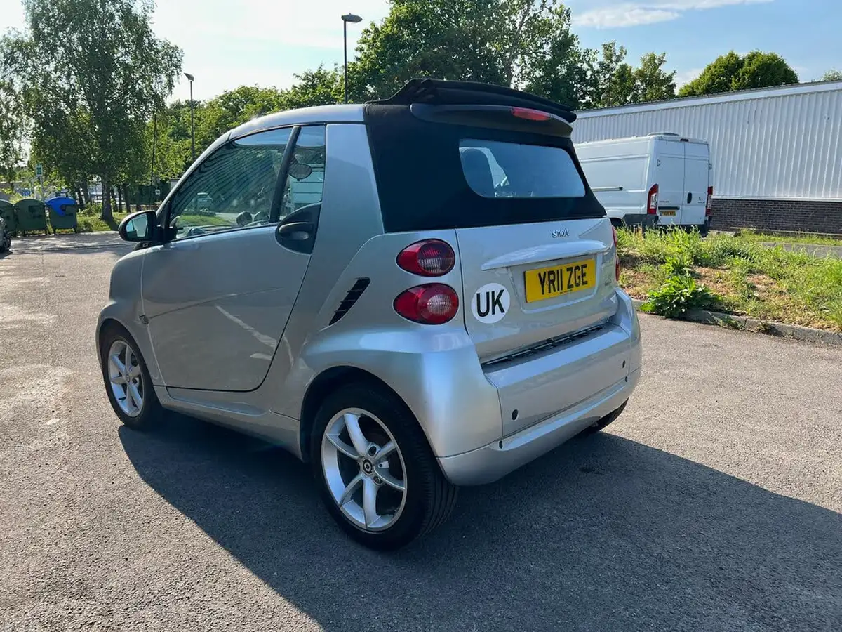 2011-smart-fortwo-10-pulse-71bhp-cabriolet-softouch-big-2