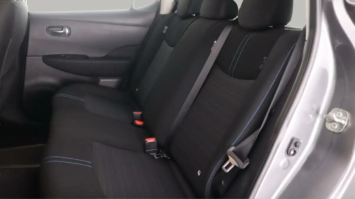 2023-nissan-leaf-e-acenta-39kwh-big-15