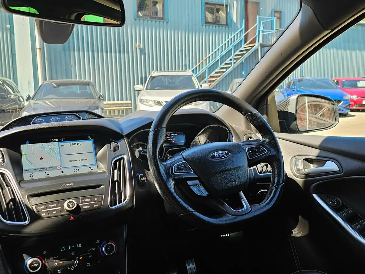 2017-ford-focus-20t-st3-hatchback-big-16