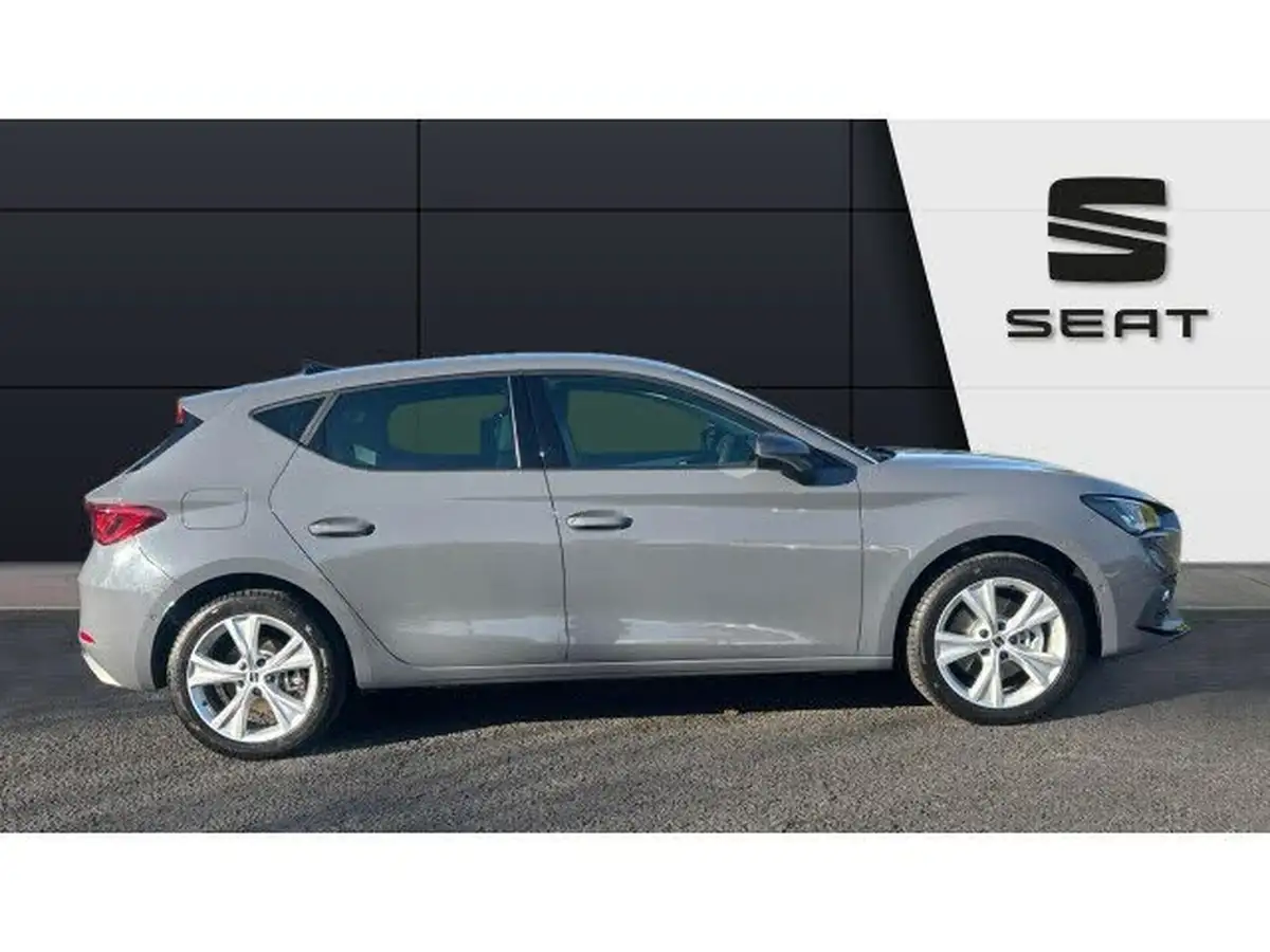 2025-seat-leon-15-e-hybrid-fr-black-edition-hatchback-big-3