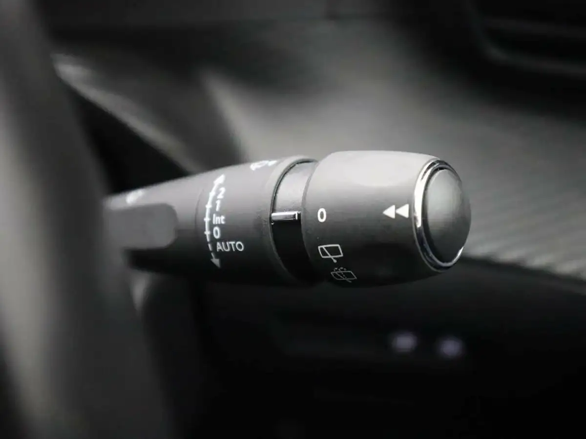 2021-peugeot-2008-suv-12-puretech-gt-premium-130bhp-big-36