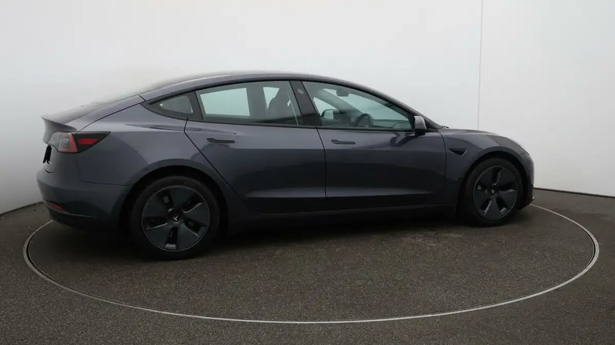 2022-tesla-model-3-e-long-range-big-49