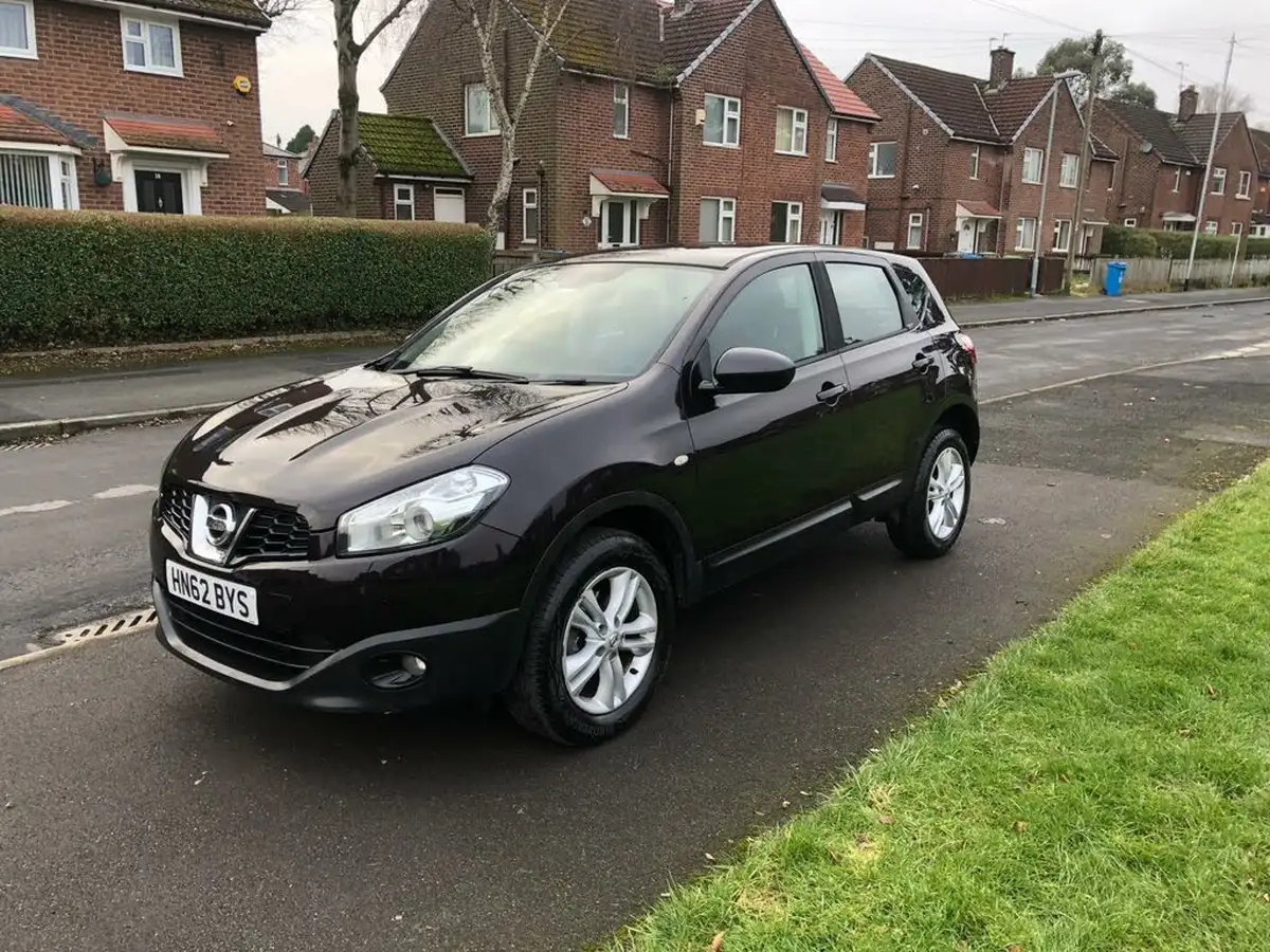 2012-nissan-qashqai-15td-acenta-big-2