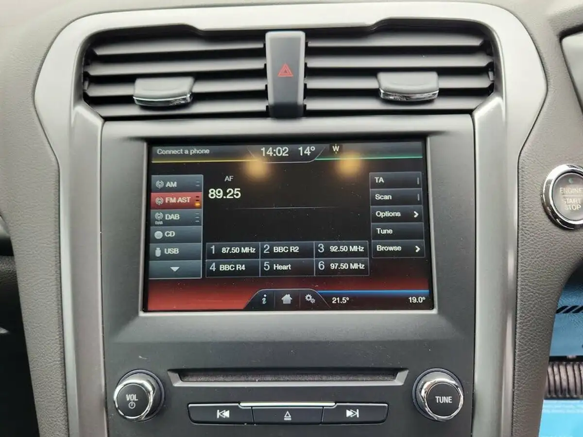 2016-ford-mondeo-big-20