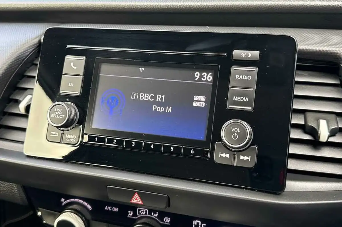 2022-honda-jazz-15-i-mmd-se-109ps-big-12