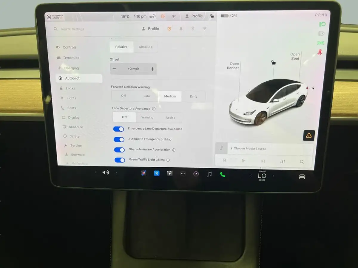 2020-tesla-model-3-e-long-range-big-26