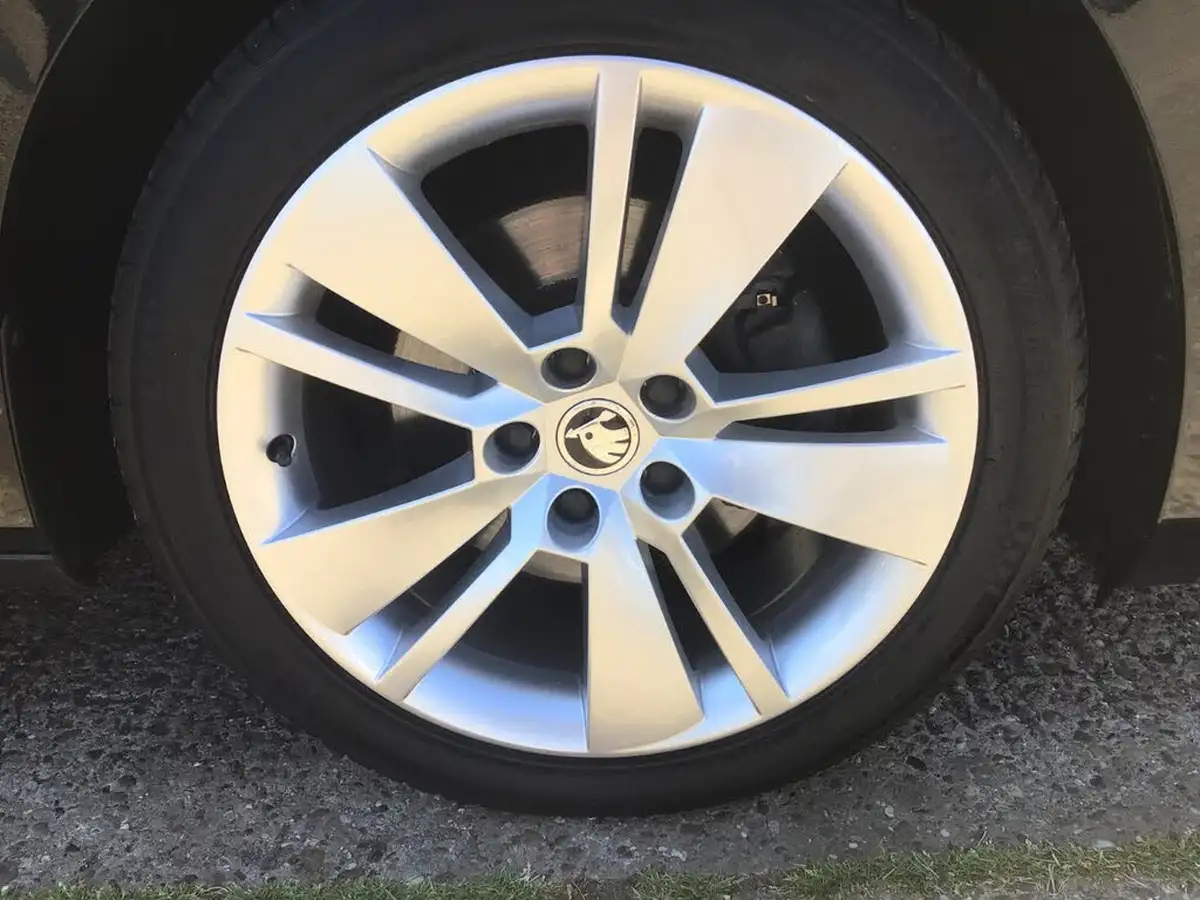 2018-skoda-superb-20tdi-se-l-executive-150ps-scr-hatchback-big-13