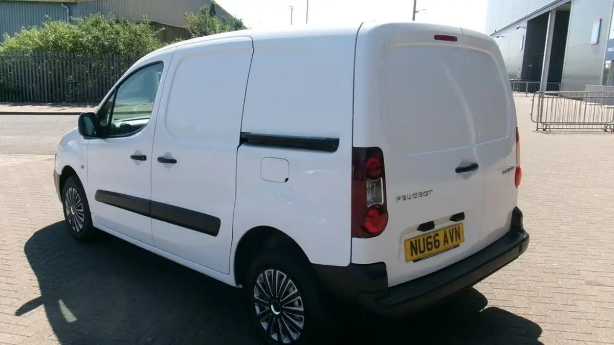 2016-peugeot-partner-16td-s-l1-16hdi-92-850-panel-big-14