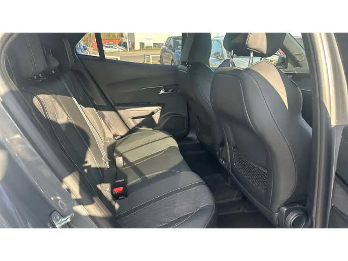 2024-peugeot-2008-suv-12-puretech-gt-130ps-eat8-big-15