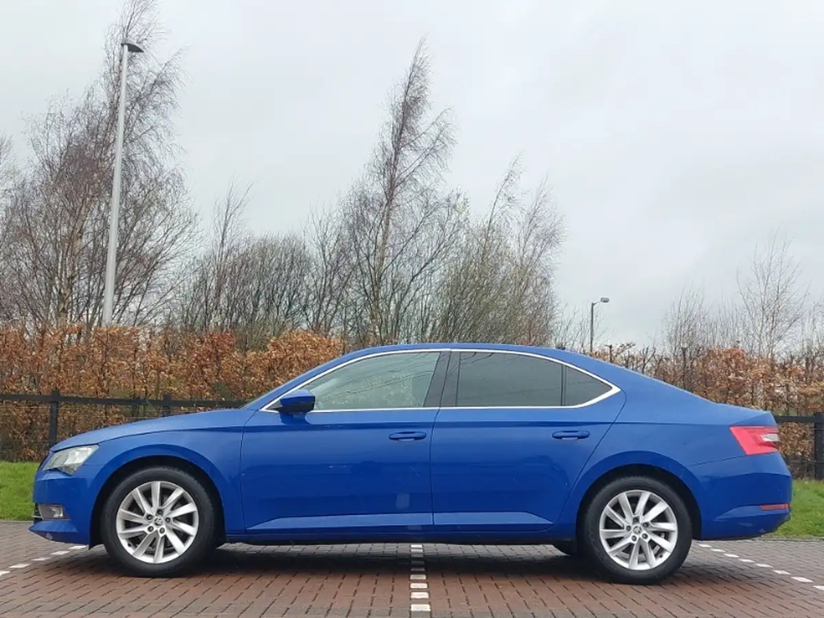 2018-skoda-superb-20tdi-scr-se-technology-hatchback-big-3