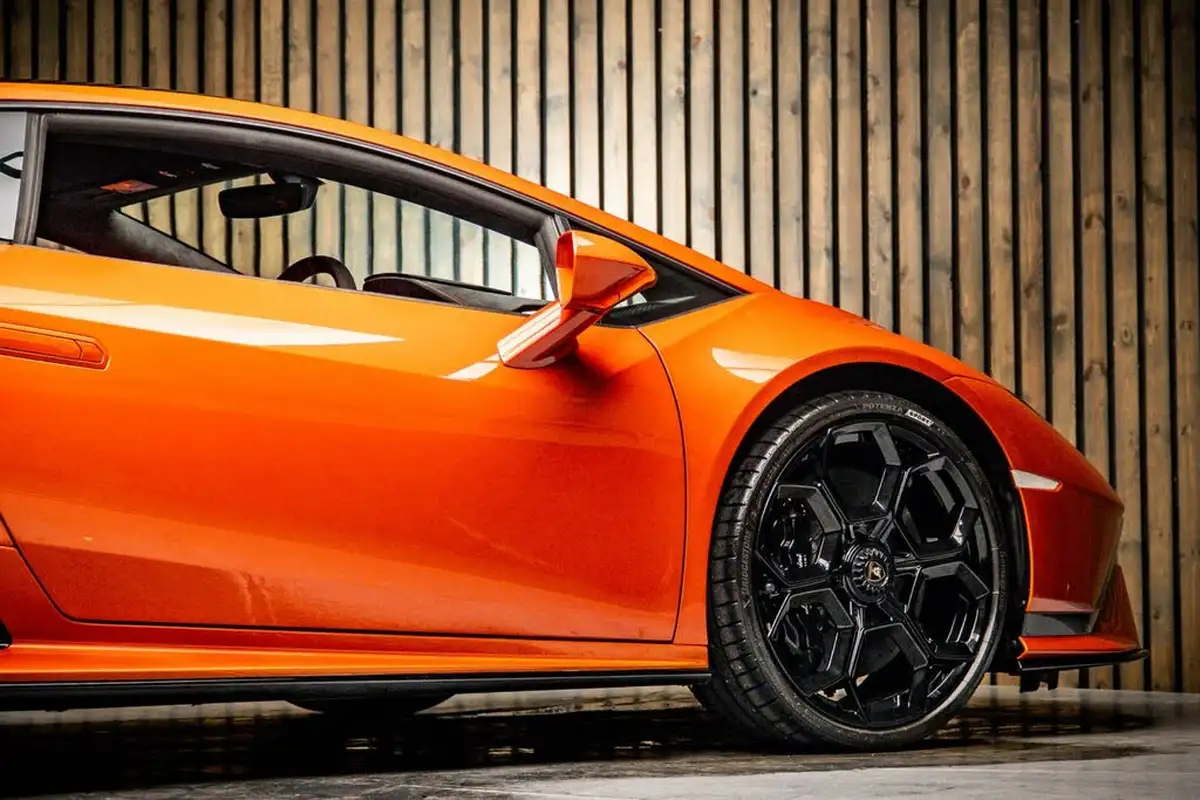 2023-lamborghini-huracan-52-tecnica-big-13