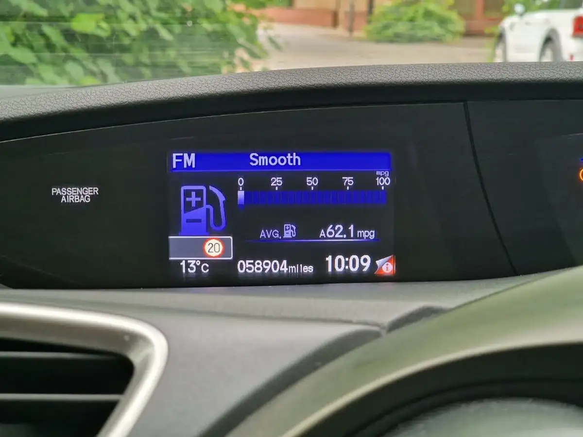2017-honda-civic-16-i-dtec-sr-dasp-hatchback-big-23