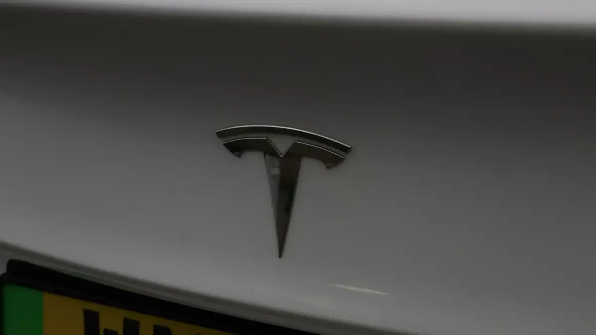 2021-tesla-model-3-e-long-range-4x4-big-19