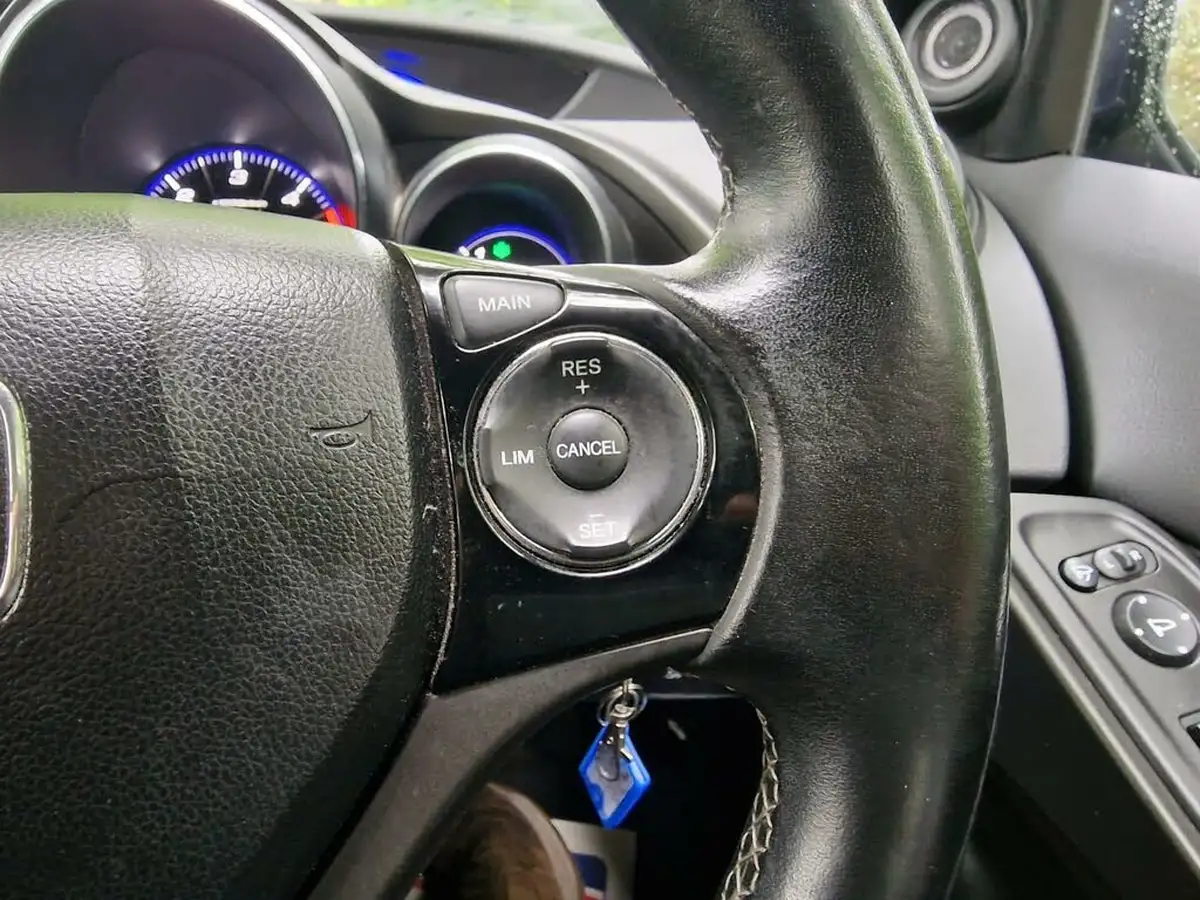 2016-honda-civic-16-i-dtec-se-plus-navi-tourer-big-17