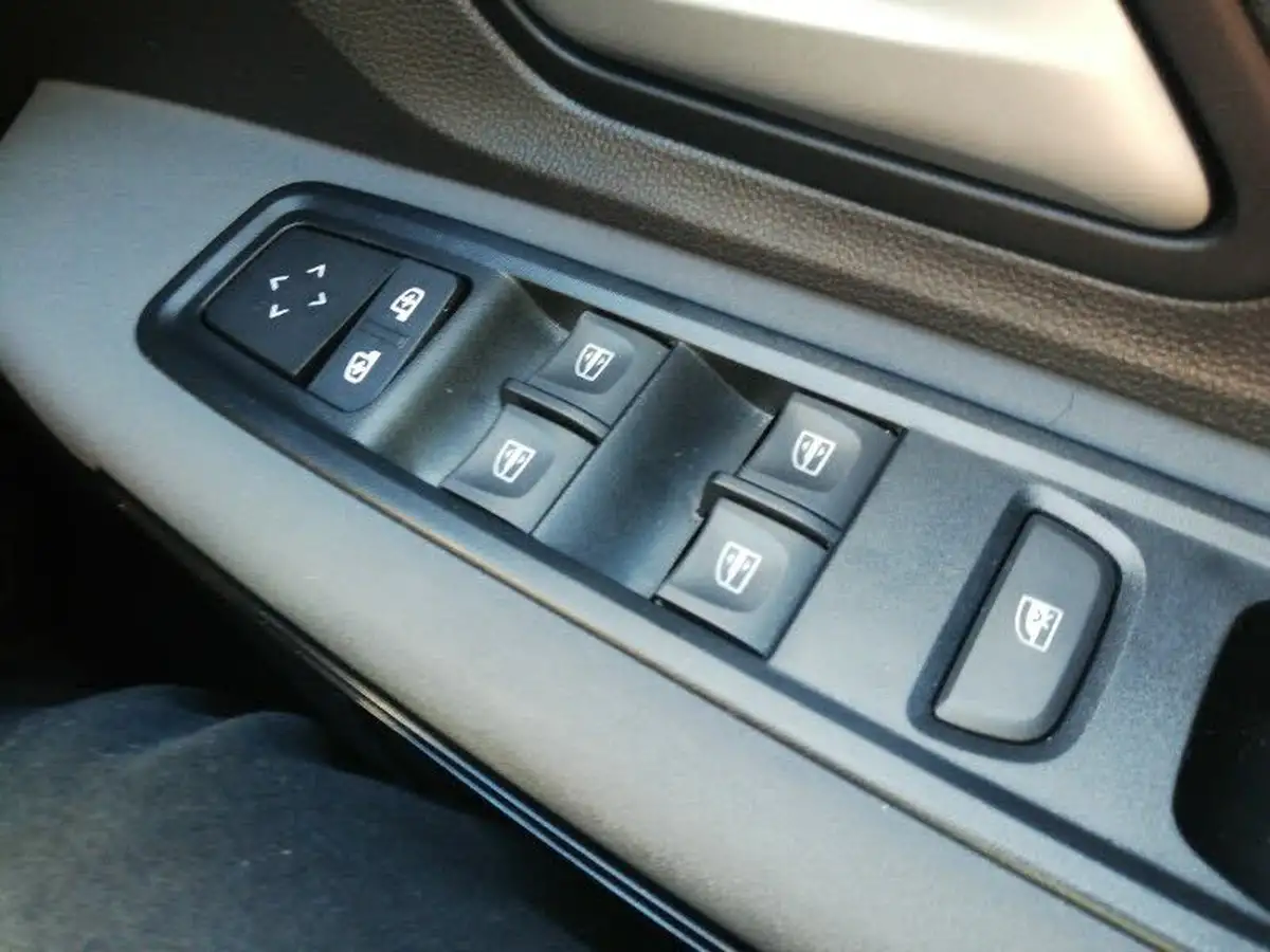 2023-dacia-sandero-stepway-10-tce-essential-90bhp-big-11