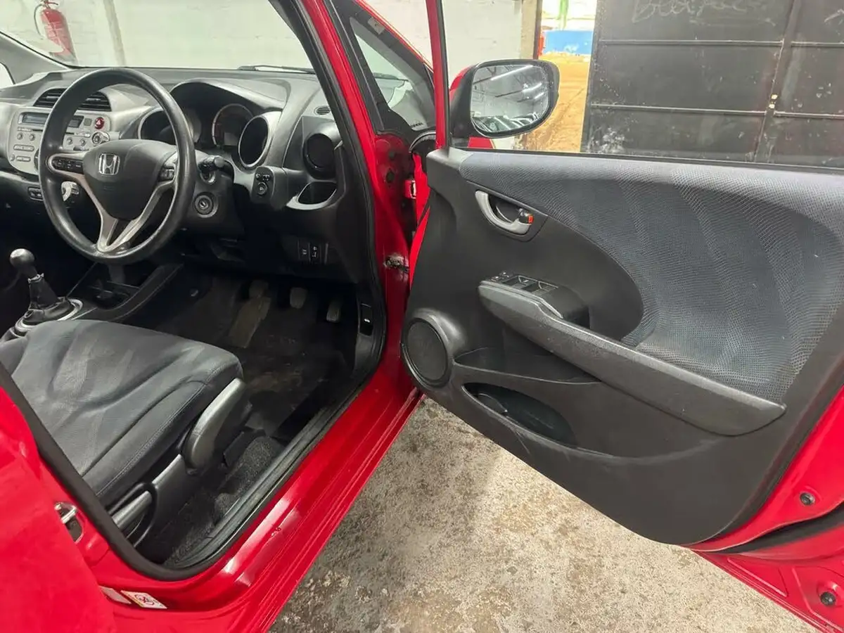 2010-honda-jazz-14-es-big-46