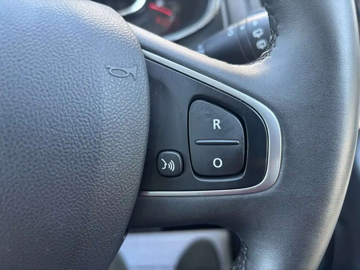 2018-renault-clio-09-tce-iconic-90ps-big-17