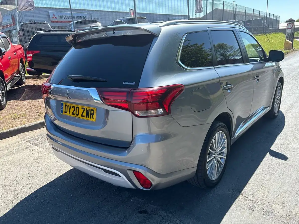 2020-mitsubishi-outlander-24-reflex-plus-commercial-big-12