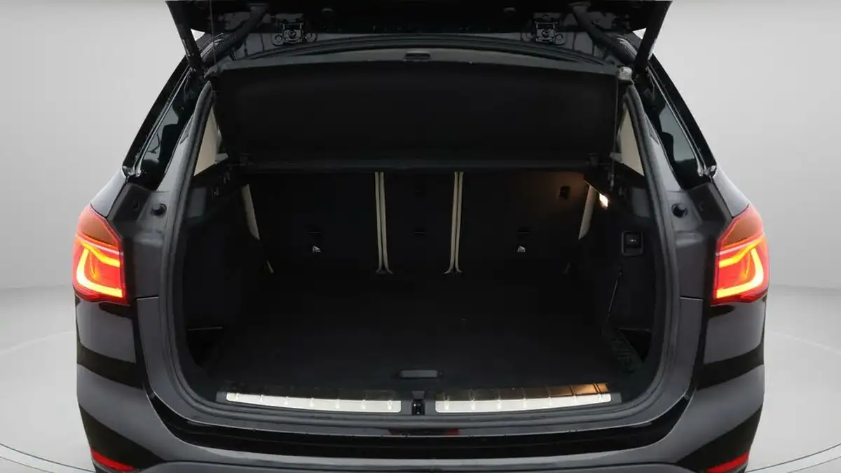 2019-bmw-x1-20-sdrive-20i-xline-sdrive-20i-big-16
