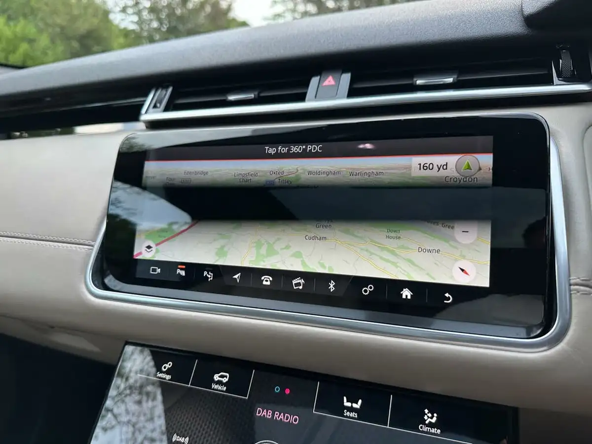 2019-land-rover-range-rover-velar-20-d240-r-dynamic-hse-big-36