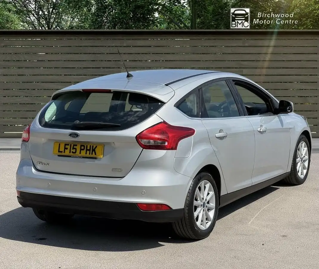 2015-ford-focus-10-titanium-t-125ps-hatchback-big-6