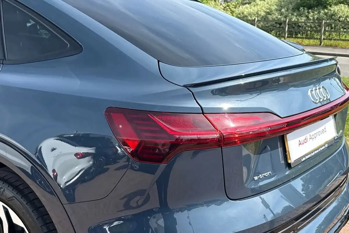 2023-audi-e-tron-55e-black-edition-sportback-big-39
