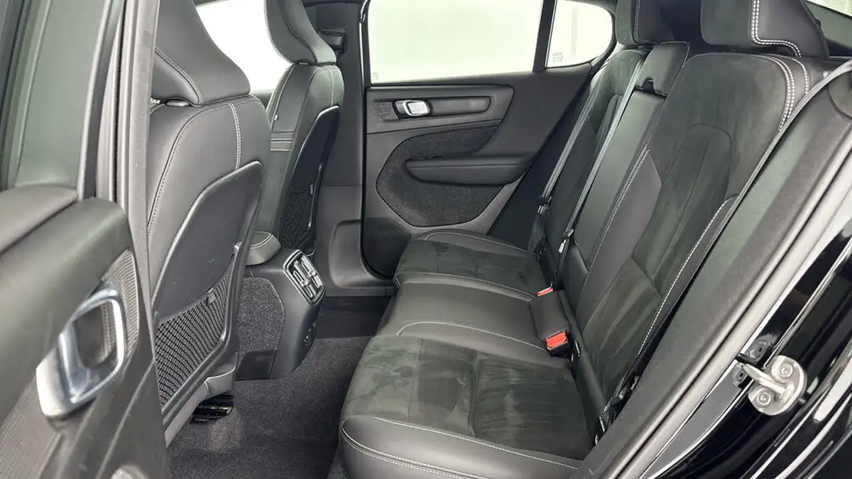 2022-volvo-c40-e-twin-recharge-pro-big-13