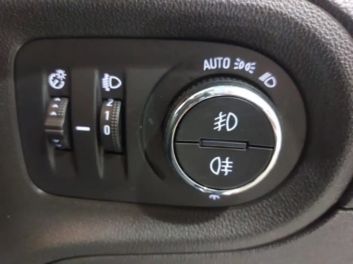 2019-vauxhall-grandland-x-12-elite-nav-ss-big-16