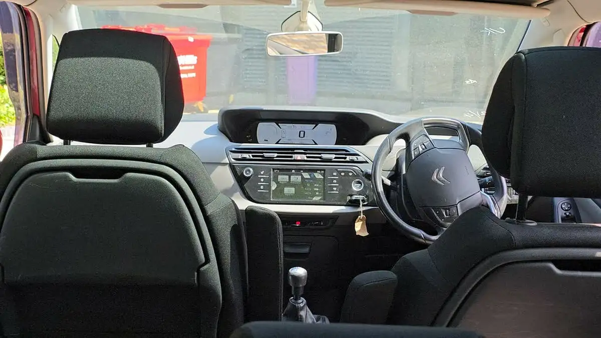 2015-citroen-c4-picasso-16bluehdi-selection-big-55