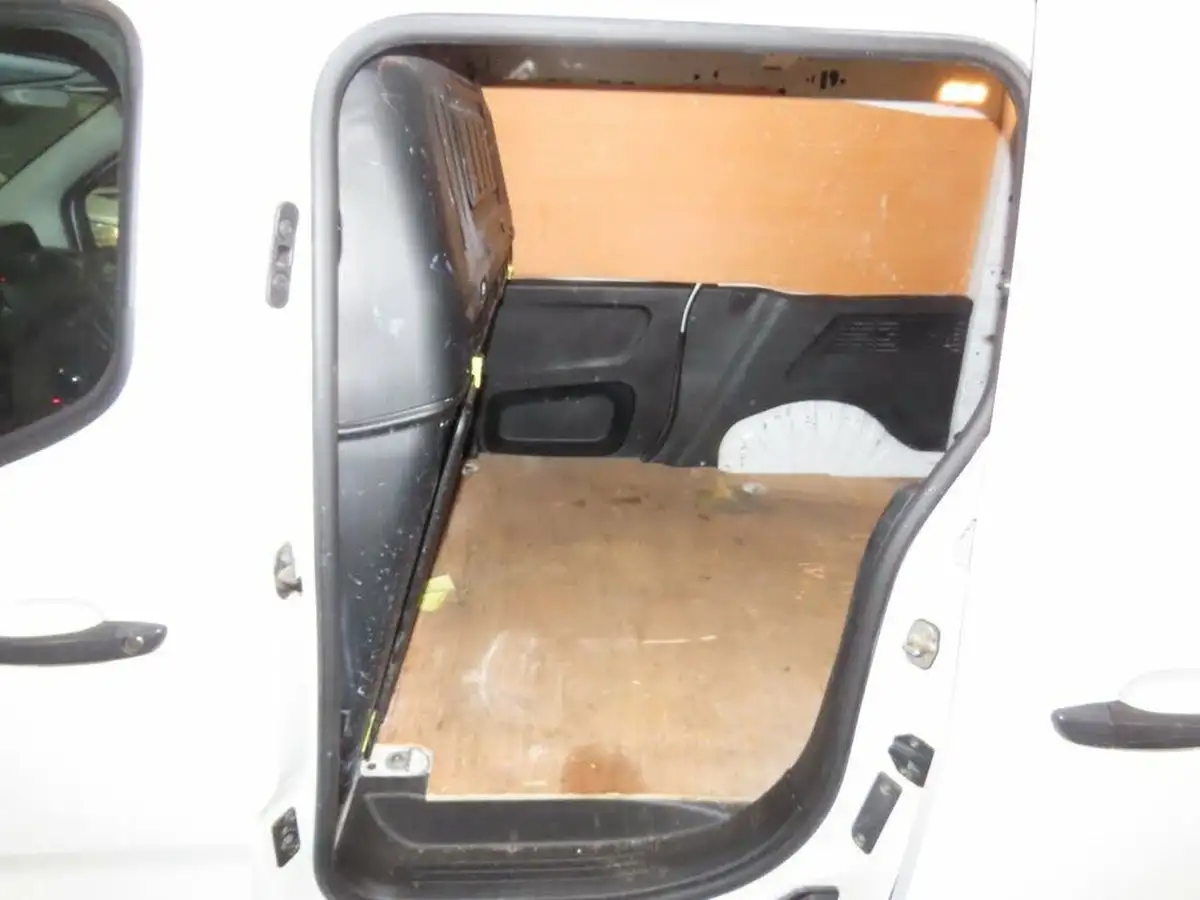 2021-peugeot-partner-15-bluehdi-1000-professional-100ps-eu6dt-panel-big-6