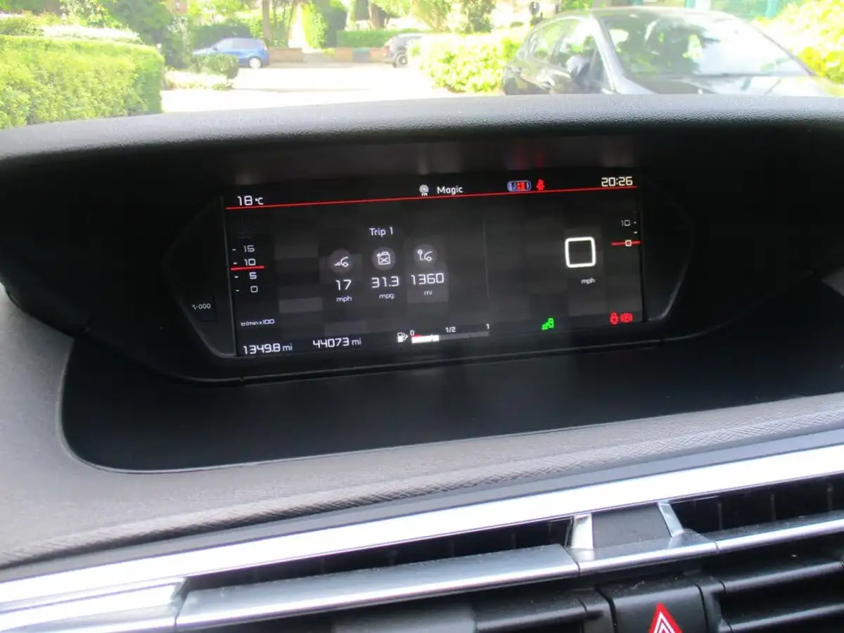 2018-citroen-c4-picasso-12-puretech-flair-big-34