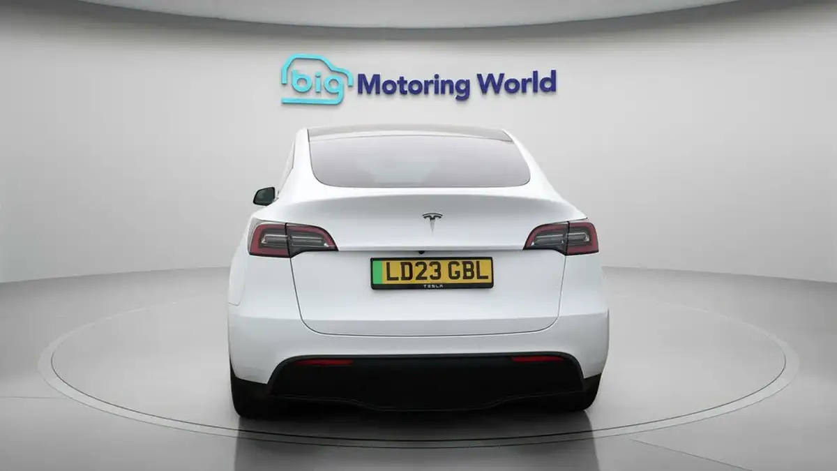 2023-tesla-model-y-e-rwd-big-6