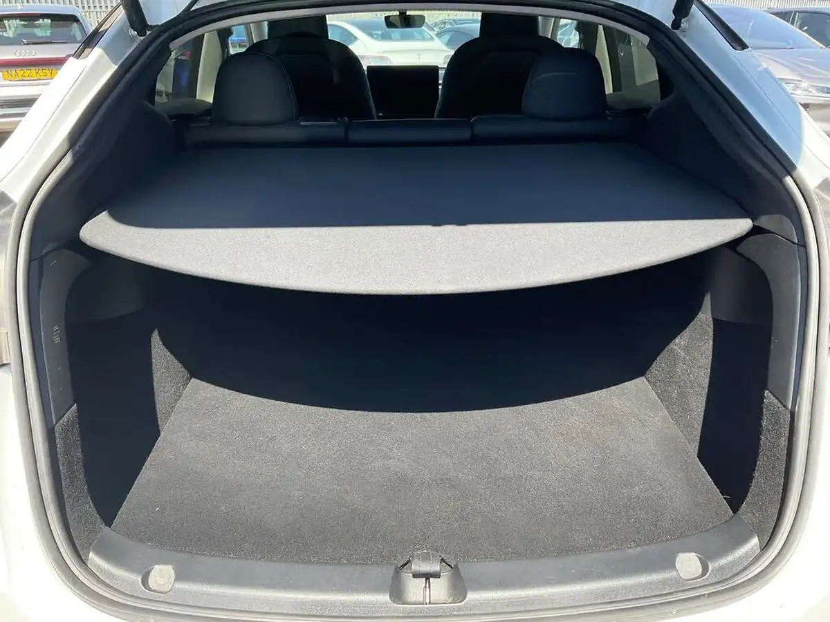 2023-tesla-model-y-e-long-range-big-36