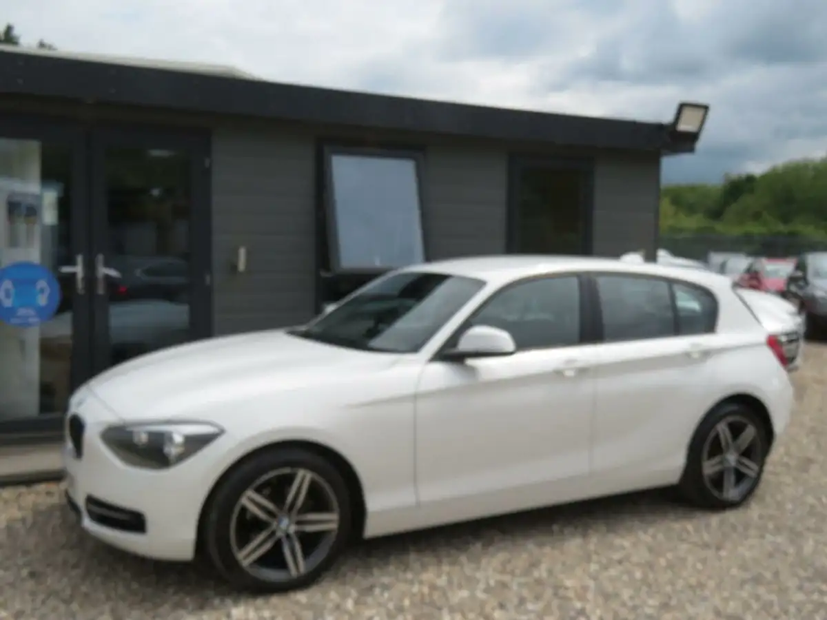 2014-bmw-1-series-20td-116d-sport-116bhp-ss-sports-hatch-5d-big-30