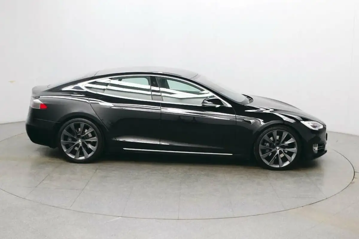 2020-tesla-model-s-e-long-range-big-7