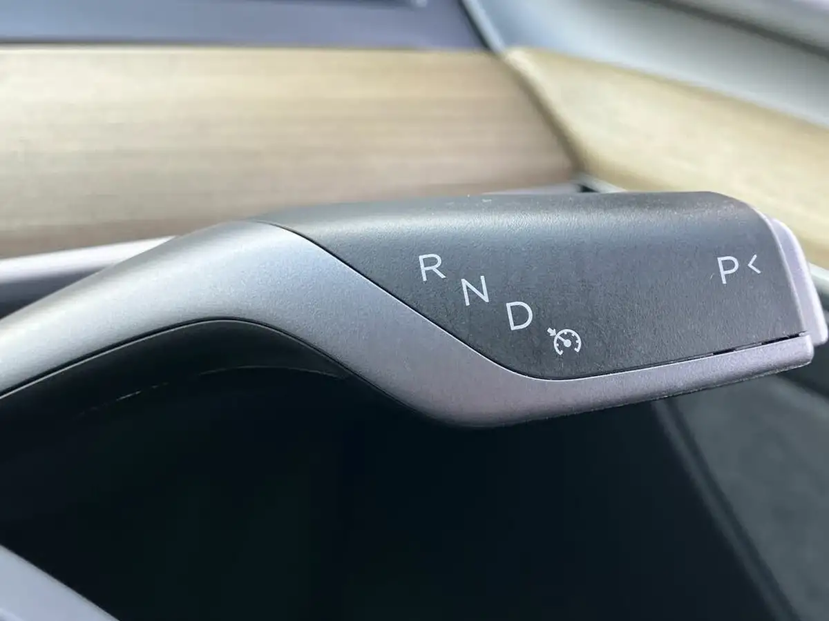 2023-tesla-model-y-e-rwd-big-35