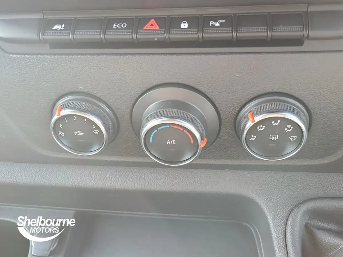2023-renault-master-23dci-lm35-135-business-panel-big-34