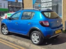 2014-dacia-sandero-stepway-09-laureate-small-17