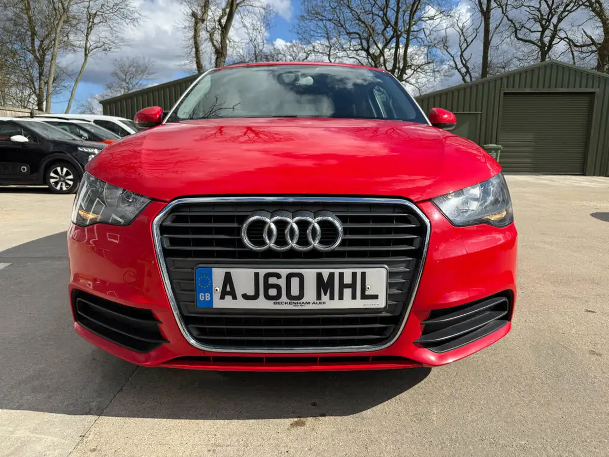 2011-audi-a1-16td-se-hatchback-3d-big-10