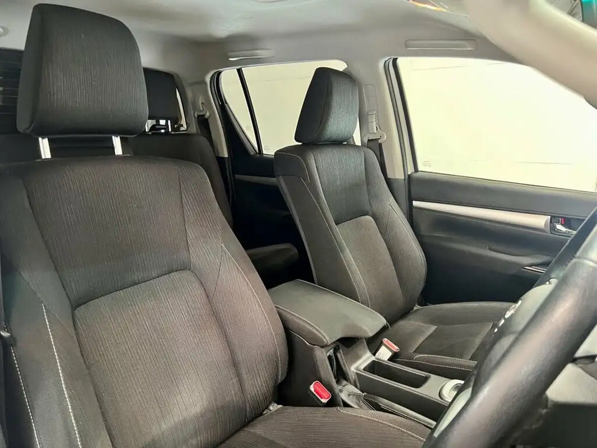 2020-toyota-hi-lux-24d-4d-icon-35t-auto-big-12