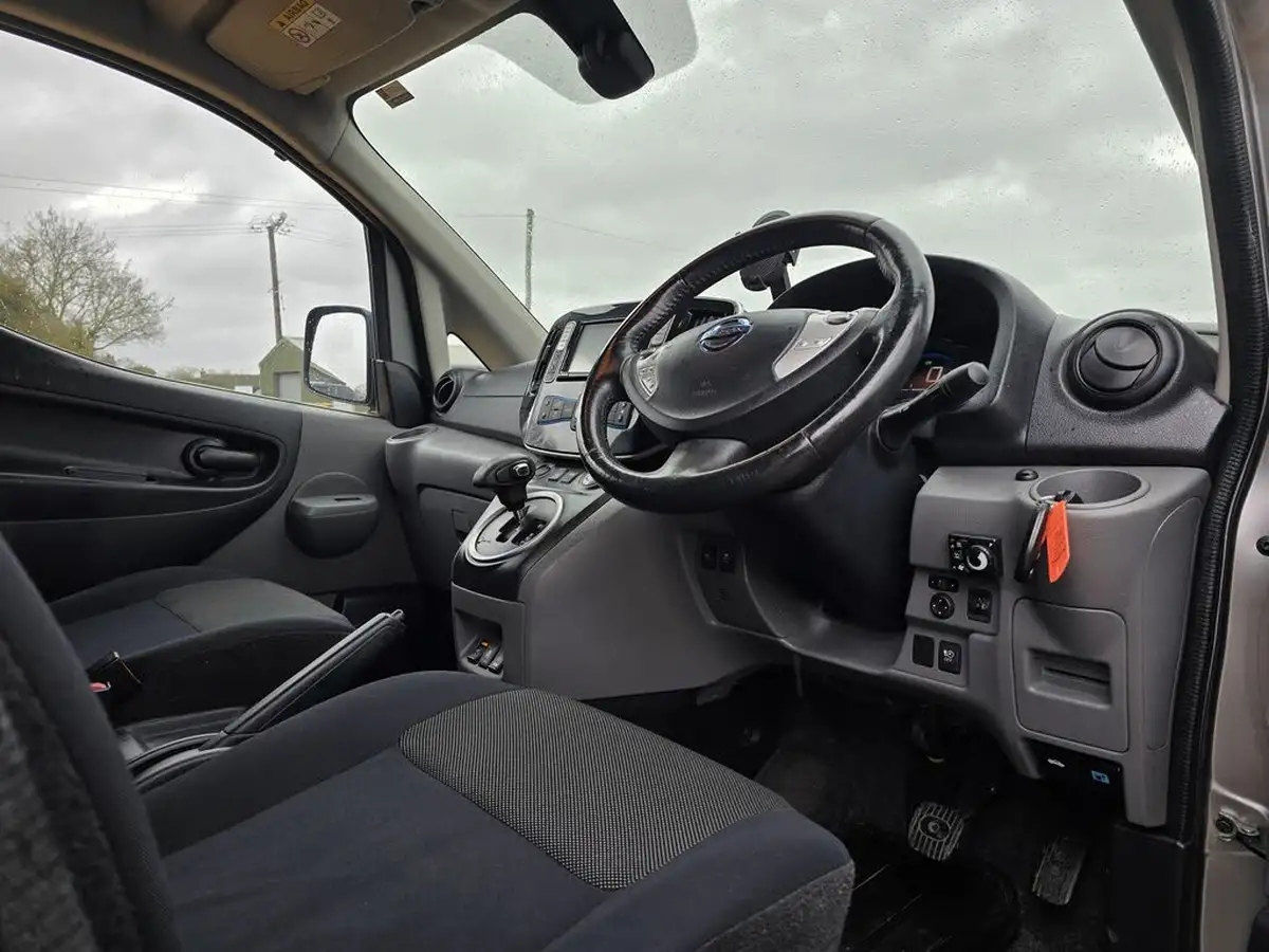 2017-nissan-env200-e-tekna-rapid-panel-van-big-27